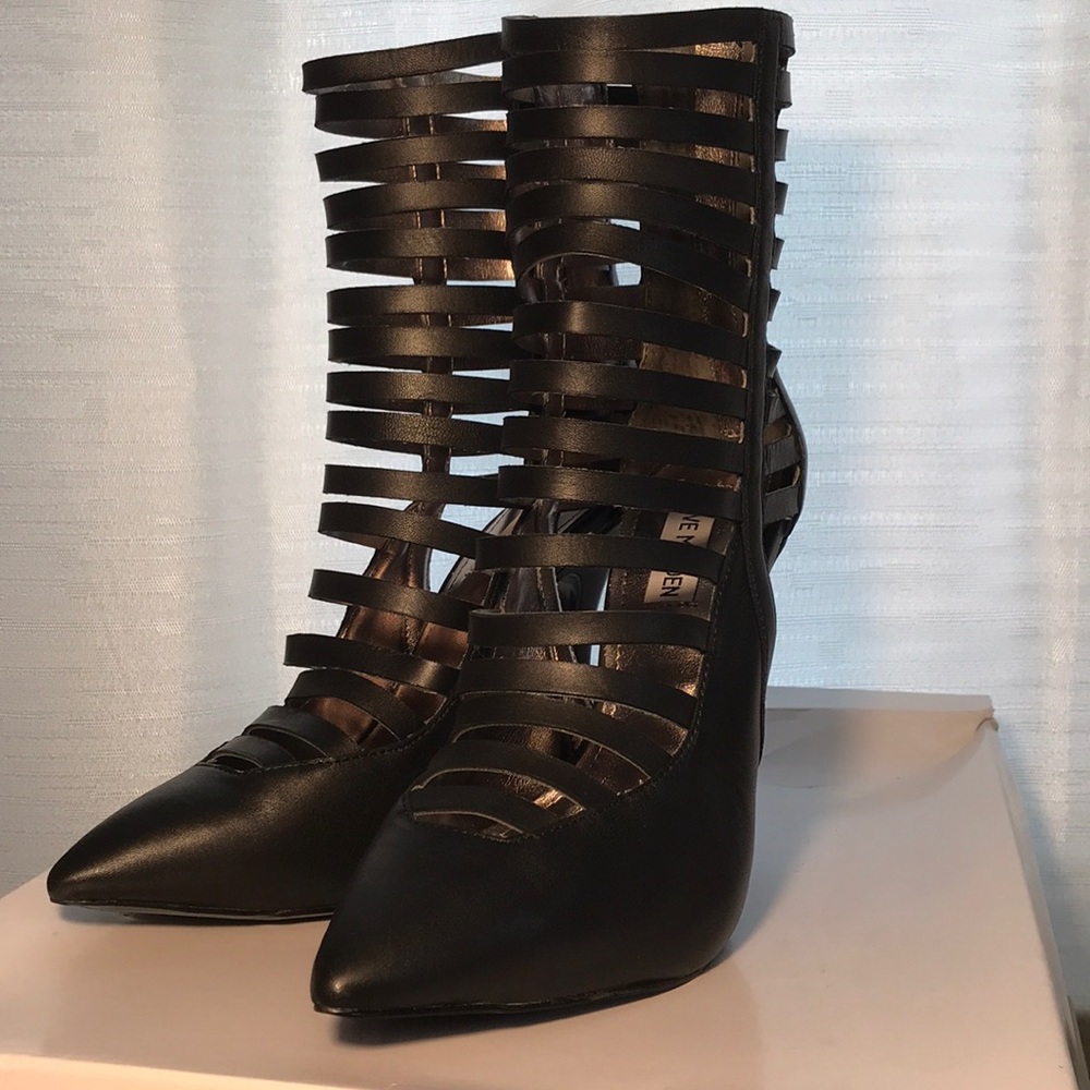 NWB Steve Madden strappy booties